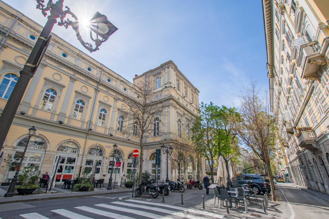 Casa Vacanze Al Teatro Τεργέστη Εξωτερικό φωτογραφία